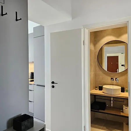 Elegant Teo Touras In Old Town Λιουμπλιάνα