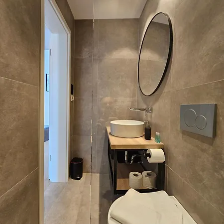 Elegant Teo Touras In Old Town * Λιουμπλιάνα