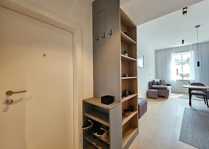 Elegant Teo Touras In Old Town * ليوبليانا