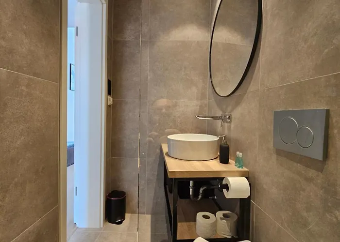 Elegant Teo Touras In Old Town * ليوبليانا