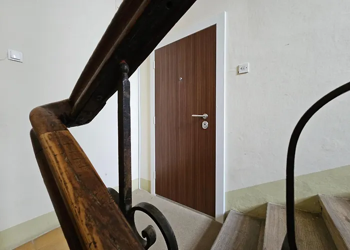 Elegant Teo Touras In Old Town ليوبليانا